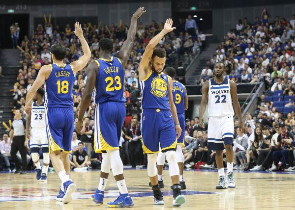 梅西、C罗离开欧洲，足坛进入后梅罗时代，三名新星身价达2亿欧元，形成三“骄”格局。（梅西、C罗相继告别欧洲，后梅罗时代开启：三大新星身价达2亿欧，三“骄”格局成型）