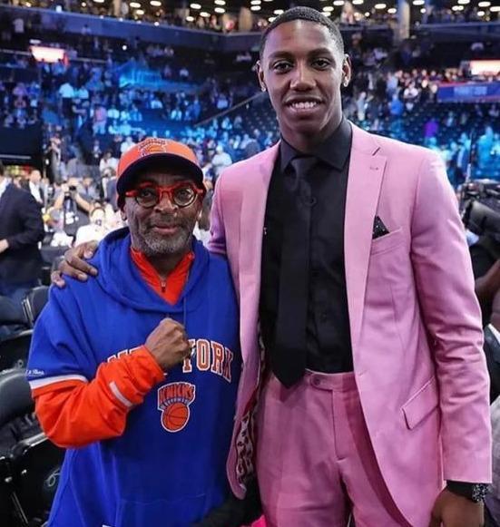 露就秒到没人要！名记辟谣罗德里戈加盟英超豪门，皇马砸手里了？（权威记者辟谣罗德里戈加盟英超豪门，皇马会陷入被动吗？）