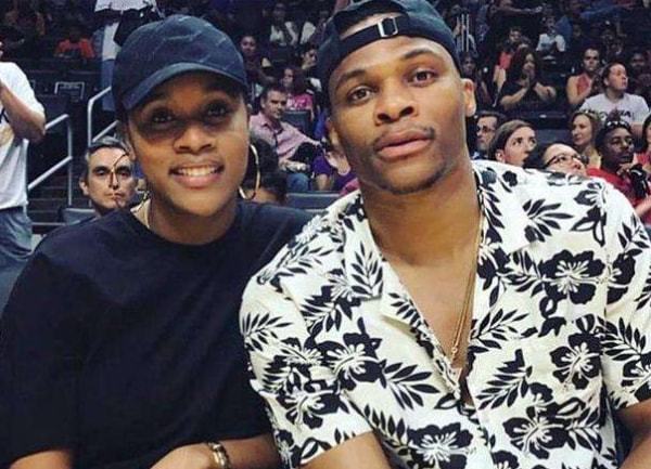 足球国足训练强度升级，体能教练参与指挥（国足加码训练强度，体能教练亲自指挥）