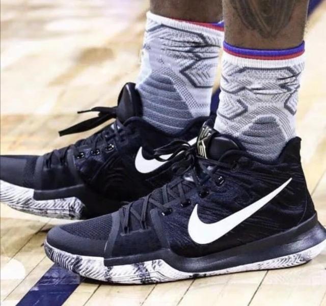 卡马万加在圣马梅斯受伤：皇家马德里的胜利与隐忧（圣马梅斯之夜卡马万加伤退，皇马赢球难掩忧虑）