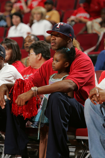 英超-阿森纳4-0狼队：首尾大战，有悬念吗｜前瞻（英超前瞻：阿森纳4-0狼队？榜首对垫底还有悬念吗）