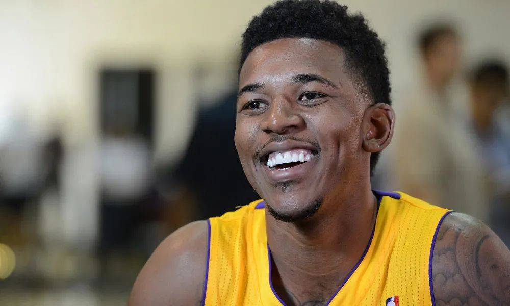 4场比赛收获10分！官方：马雷斯卡当选英超11月最佳教练（英超11月最佳教练出炉：马雷斯卡当选，4战豪取10分）