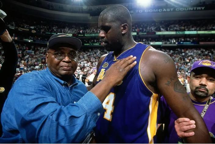 穆斯卡特带队两年两夺中超冠军，仅次于里皮、斯科拉里、图拔（穆斯卡特两季连冠中超，冠军数仅逊里皮、斯科拉里、图拔）