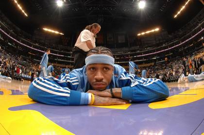 跟队：米兰双雄在为新球场找命名商，目标带来每年超2000万欧收入（记者：米兰双雄为新球场招募冠名商，年收入目标超过2000万欧元）