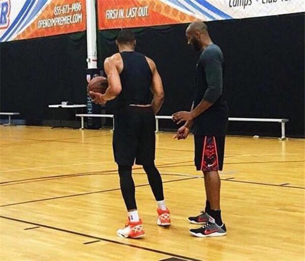 万项：首场比赛给自己打8.5分；开门红的意义相当重大（万项自评首秀8.5分：开门红意义非凡）